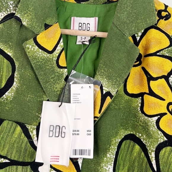 NWT Urban Outfitters BDG Dylan Souvenir Linen Tropical Button Down Top - Picture 5 of 7